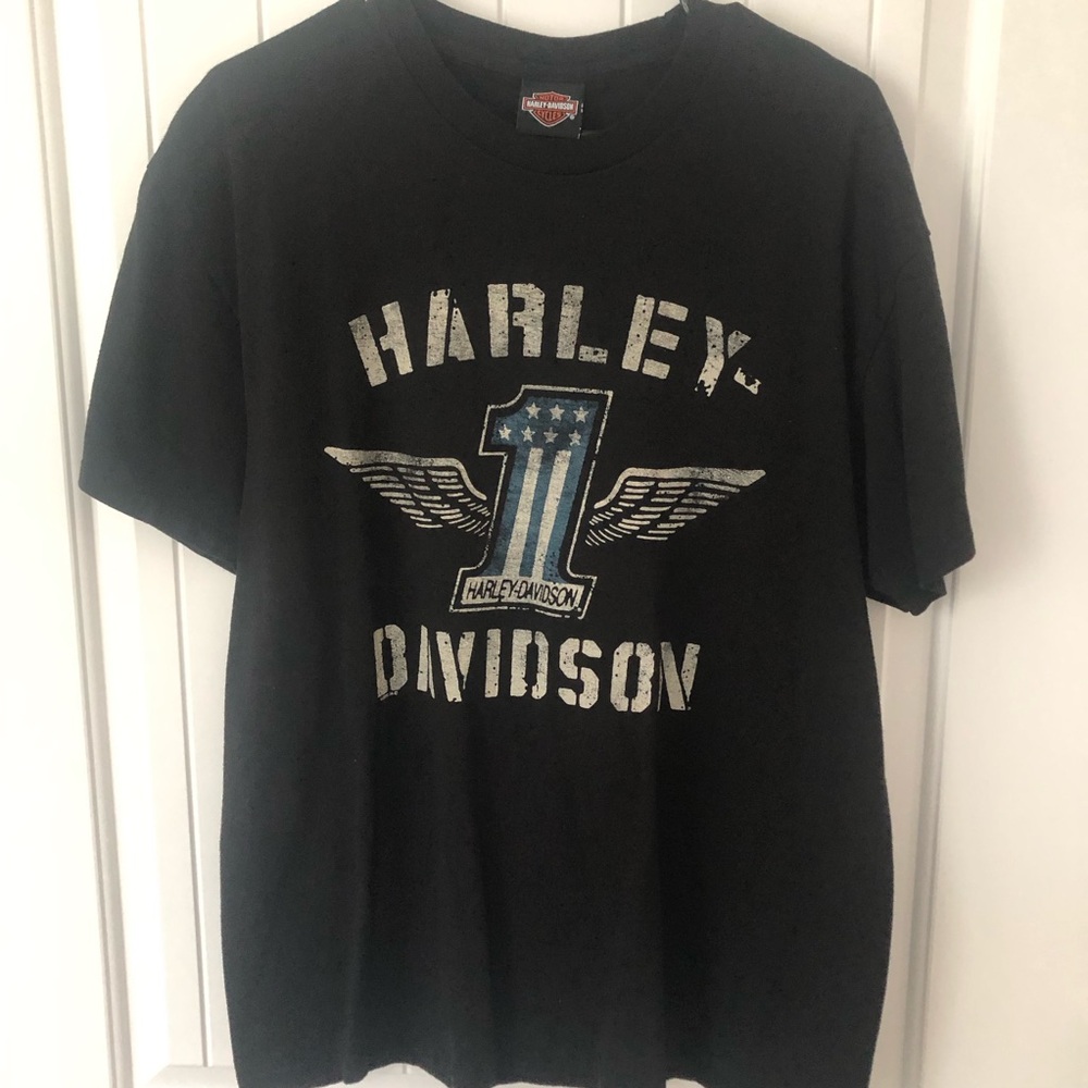 Harley-Davidson T-shirt.
